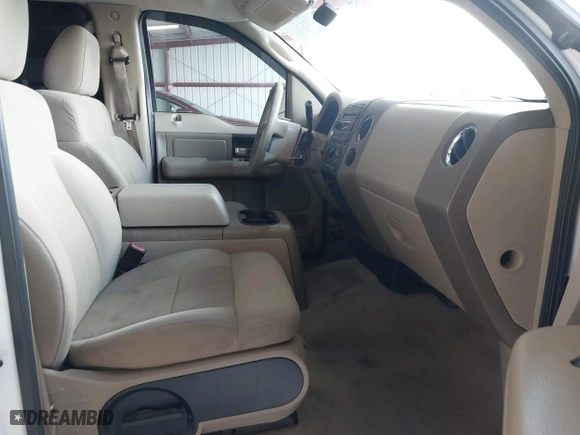2007 Ford F-150 XLT with VIN 1FTPW12597KD31606, listed as a IAAI auction lot 41735597 with 196,934 mi miles. Bid and sale history available at carsss.com. Image 5.