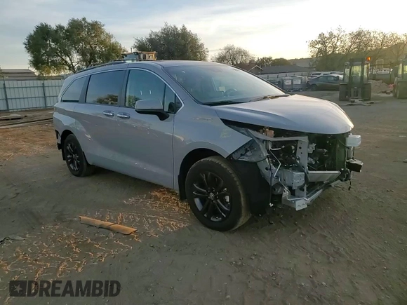 2024 Toyota Sienna LE with VIN 5TDCSKFC0RS132867, listed as a Copart auction lot 79205354 with 8,816 mi miles and Salvage Title. Bid and sale history available at carsss.com. Image 10.