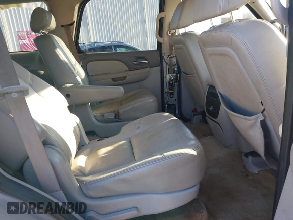 2008 GMC Yukon SLT w/4SB with VIN 1GKFC13038R105520, listed as a IAAI auction lot 41453825 with 245,024 mi miles. Bid and sale history available at carsss.com. Image 8.