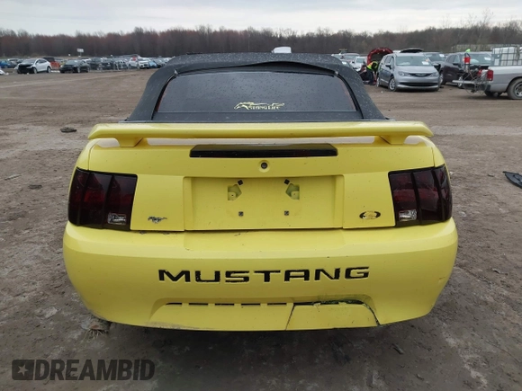 2001 Ford Mustang Deluxe with VIN 1FAFP44431F121250, listed as a IAAI auction lot 41929731 with 198,339 mi miles. Bid and sale history available at carsss.com. Image 16.