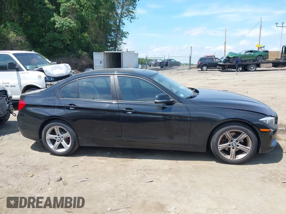 2015 BMW 3 Series 328i xDrive z VIN WBA3B5C52FP653910, wystawiony jako IAAI lot #42563622 z przebiegiem 153 033 mil mil oraz . Historia ofert i sprzedaży dostępna na DreamBid. Obrazek 13.