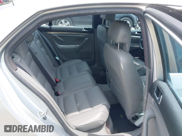 2006 Volkswagen Jetta GLI Turbo z VIN 3VWXJ71K06M728828, wystawiony jako IAAI lot #42477114 z przebiegiem 95 238 mil mil oraz . Historia ofert i sprzedaży dostępna na DreamBid. Obrazek 8.