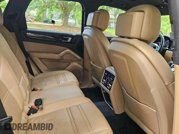 2019 Porsche Cayenne z VIN WP1AA2AY0KDA01354, wystawiony jako Copart lot #57595785 z przebiegiem 73 889 mil mil oraz Szkoda całkowita • Salvage title. Historia ofert i sprzedaży dostępna na DreamBid. Obrazek 6.