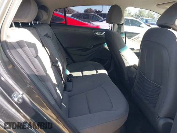 2022 Hyundai Ioniq SE z VIN KMHC75LCXNU271168, wystawiony jako IAAI lot #41073220 z przebiegiem 31 890 mil mil oraz . Historia ofert i sprzedaży dostępna na DreamBid. Obrazek 8.