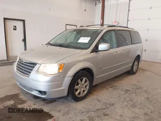 2008 Chrysler Town & Country Touring z VIN 2A8HR54P58R840654, wystawiony jako IAAI lot #42480988 z przebiegiem 132 540 mil mil oraz . Historia ofert i sprzedaży dostępna na DreamBid. Obrazek 2.