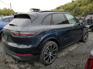 2022 Porsche Cayenne E-Hybrid with VIN WP1AE2AY8NDA26964, listed as a Copart auction lot 86710254 with 13,985 mi miles and Salvage title. Bid and sale history available at DreamBid. Image 3.