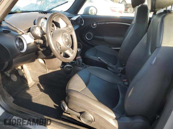 2013 MINI Convertible z VIN WMWZN3C59DT266152, wystawiony jako Copart lot #83379704 z przebiegiem 88 272 mil mil oraz Szkoda całkowita • Salvage title. Historia ofert i sprzedaży dostępna na DreamBid. Obrazek 7.
