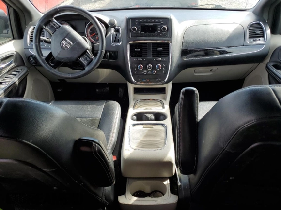 2017 Dodge Grand Caravan SXT with VIN 2C4RDGCG0HR589517, listed as a Copart auction lot 46526085 with 141,263 mi miles and Salvage Title. Bid and sale history available at DreamBid. Image 8.