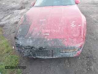 1991 Chevrolet Corvette z VIN 1G1YY2385M5117941, wystawiony jako IAAI lot #41408362 z przebiegiem Nie podano mil oraz . Historia ofert i sprzedaży dostępna na DreamBid. Obrazek 6.