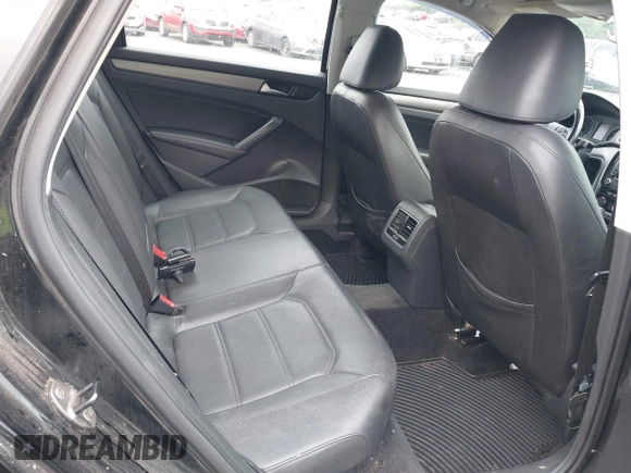 2014 Volkswagen Passat SE z VIN 1VWBT7A38EC037432, wystawiony jako IAAI lot #42347247 z przebiegiem 138 883 mil mil oraz . Historia ofert i sprzedaży dostępna na DreamBid. Obrazek 8.