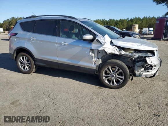 2018 Ford Escape SE z VIN 1FMCU9G96JUB49271, wystawiony jako Copart lot #50553205 z przebiegiem 91 123 mil mil oraz Szkoda całkowita • Salvage title. Historia ofert i sprzedaży dostępna na DreamBid. Obrazek 4.