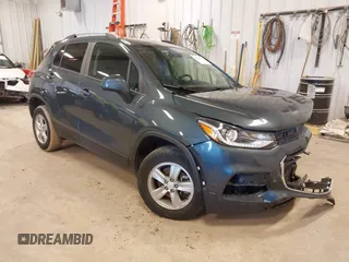 2022 Chevrolet Trax LT with VIN KL7CJPSM5NB561161, listed as a IAAI auction lot 41735792 with 12,136 mi miles. Bid and sale history available at carsss.com. Image 1.