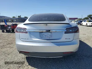 2016 Tesla Model S 90D z VIN 5YJSA1E4XGF115997, wystawiony jako Copart lot #60933525 z przebiegiem Nie podano mil oraz Szkoda całkowita • Salvage title. Historia ofert i sprzedaży dostępna na DreamBid. Obrazek 6.
