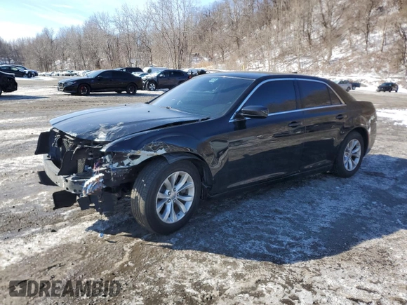 2016 Chrysler 300 Anniversary Edition z VIN 2C3CCAAG0GH135382, wystawiony jako Copart lot #45969915 z przebiegiem 102 675 mil mil oraz Szkody całkowita. Historia ofert i sprzedaży dostępna na DreamBid. Obrazek 1.