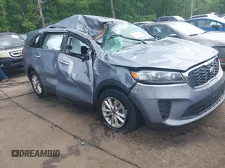2020 Kia Sorento LX z VIN 5XYPG4A53LG671897, wystawiony jako IAAI lot #42208915 z przebiegiem 86 211 mil mil oraz . Historia ofert i sprzedaży dostępna na DreamBid. Obrazek 1.