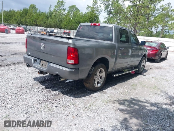 2013 Ram 1500 Express z VIN 1C6RR6KT2DS562992, wystawiony jako IAAI lot #42345919 z przebiegiem 246 114 mil mil oraz . Historia ofert i sprzedaży dostępna na DreamBid. Obrazek 4.