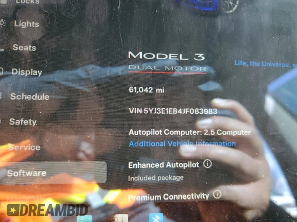 2018 Tesla Model 3 Long Range Battery z VIN 5YJ3E1EB4JF083983, wystawiony jako Copart lot #45250445 z przebiegiem 61 042 mil mil oraz Szkoda całkowita • Salvage title. Historia ofert i sprzedaży dostępna na DreamBid. Obrazek 9.