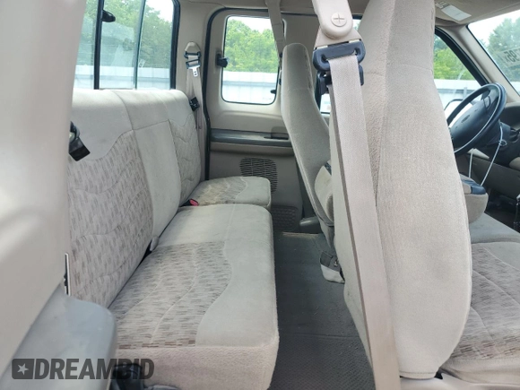 2000 Ford F-250 XL с VIN 1FTNX21L1YEB33533, выставлен на аукционе Copart как лот 58313795 с пробегом 142 753 миль миль и Списание • Salvage title. История ставок и продаж доступна на DreamBid. Изображение 10.
