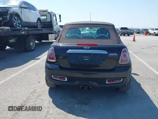 2012 MINI Convertible S с VIN WMWZP3C52CT550179, выставлен на аукционе IAAI как лот 42046285 с пробегом 87 718 миль миль и . История ставок и продаж доступна на DreamBid. Изображение 15.