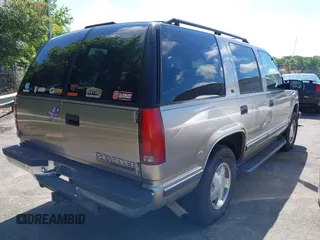1998 Chevrolet Tahoe z VIN 1GNEK13R0WJ321045, wystawiony jako IAAI lot #42223891 z przebiegiem 192 041 mil mil oraz . Historia ofert i sprzedaży dostępna na DreamBid. Obrazek 4.