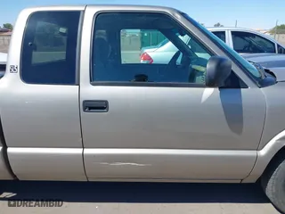 2000 GMC Sonoma SLS with VIN 1GTCS19W5Y8227668, listed as a IAAI auction lot 41834733 with 1 mi miles. Bid and sale history available at carsss.com. Image 14.