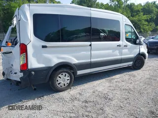 2024 Ford Transit Passenger XL с VIN 1FBAX2C82RKA42933, выставлен на аукционе IAAI как лот 42448876 с пробегом Не указан миль и . История ставок и продаж доступна на DreamBid. Изображение 4.