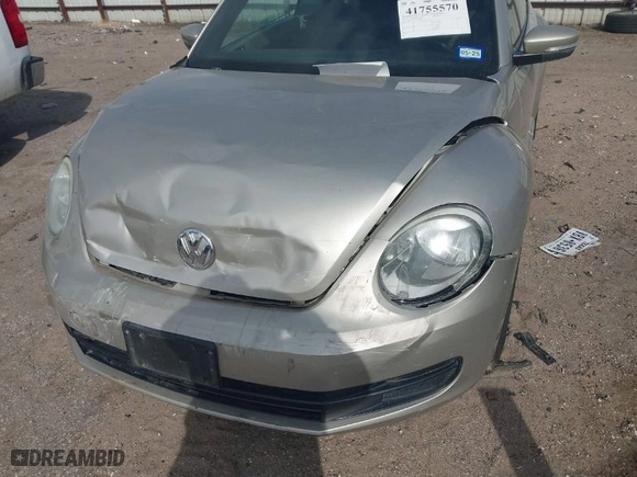 2013 Volkswagen Beetle Convertible 2.5L with VIN 3VW5X7AT0DM815494, listed as a IAAI auction lot 41755570 with 132,570 mi miles. Bid and sale history available at carsss.com. Image 6.