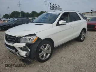 2015 Mercedes-Benz M 350 z VIN 4JGDA5HB2FA458915, wystawiony jako Copart lot #66330365 z przebiegiem 160 768 mil mil oraz Szkoda całkowita • Salvage title. Historia ofert i sprzedaży dostępna na DreamBid. Obrazek 1.