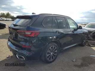 2022 BMW X5 xDrive40i with VIN 5UXCR6C07N9J48052, listed as a Copart auction lot 37326233 with 7,804 mi miles. Bid and sale history available at carsss.com. Image 3.