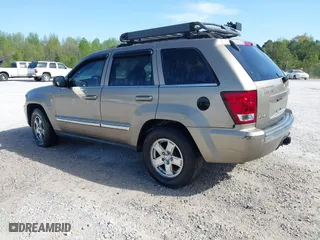 2005 Jeep Grand Cherokee Limited with VIN 1J8HR58225C588848, listed as a IAAI auction lot 42010262 with 205,482 mi miles. Bid and sale history available at carsss.com. Image 3.