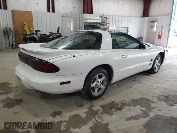 1998 Pontiac Firebird Firebird z VIN 2G2FS22KXW2207621, wystawiony jako Copart lot #82717434 z przebiegiem 63 973 mil mil oraz Szkoda całkowita • Salvage title. Historia ofert i sprzedaży dostępna na DreamBid. Obrazek 3.
