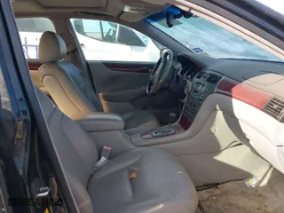 2002 Lexus ES 300 with VIN JTHBF30GX20066997, listed as a IAAI auction lot 41382708 with 142,135 mi miles. Bid and sale history available at carsss.com. Image 5.
