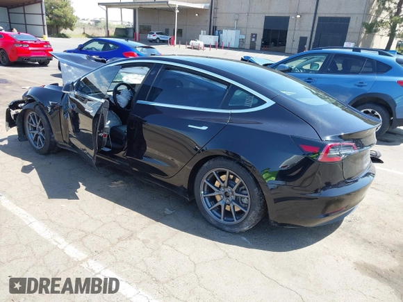 2018 Tesla Model 3 Long Range Battery z VIN 5YJ3E1EA2JF095525, wystawiony jako IAAI lot #42148713 z przebiegiem Nie podano mil oraz . Historia ofert i sprzedaży dostępna na DreamBid. Obrazek 3.
