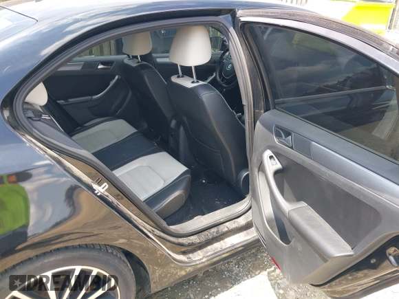 2016 Volkswagen Jetta Sport z VIN 3VWD17AJ2GM232702, wystawiony jako IAAI lot #42399962 z przebiegiem 175 038 mil mil oraz . Historia ofert i sprzedaży dostępna na DreamBid. Obrazek 8.