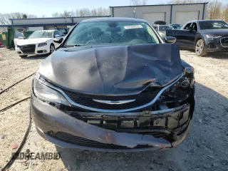 2015 Chrysler 200 LX z VIN 1C3CCCFBXFN610082, wystawiony jako Copart lot #53968855 z przebiegiem 116 395 mil mil oraz Czysty tytuł • Clean title. Historia ofert i sprzedaży dostępna na DreamBid. Obrazek 5.