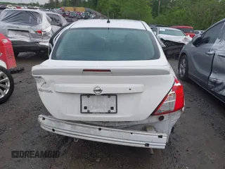 2016 Nissan Versa S z VIN 3N1CN7AP3GL904475, wystawiony jako IAAI lot #42108162 z przebiegiem 91 000 mil mil oraz . Historia ofert i sprzedaży dostępna na DreamBid. Obrazek 16.