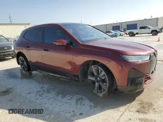 2024 BMW iX xDrive50 z VIN WB523CF06RCN03726, wystawiony jako Copart lot #48911045 z przebiegiem 38 051 mil mil oraz Szkody całkowita. Historia ofert i sprzedaży dostępna na DreamBid. Obrazek 4.