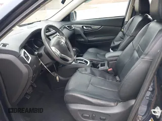 2015 Nissan Rogue SL z VIN 5N1AT2MV9FC897741, wystawiony jako IAAI lot #42151076 z przebiegiem 124 466 mil mil oraz . Historia ofert i sprzedaży dostępna na DreamBid. Obrazek 5.