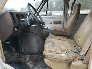 1986 Chevrolet Chevy Van z VIN 1GCEG25N0G7172290, wystawiony jako Copart lot #84010474 z przebiegiem 90 574 mil mil oraz Czysty tytuł • Clean title. Historia ofert i sprzedaży dostępna na DreamBid. Obrazek 7.