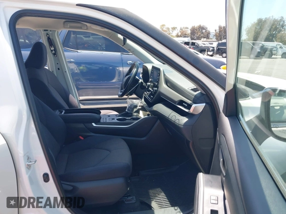 2021 Toyota Highlander L with VIN 5TDZZRAH7MS072385, listed as a IAAI auction lot 42281326 with 101,433 mi miles and . Bid and sale history available at DreamBid. Image 5.