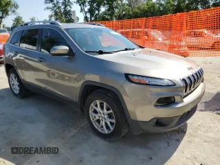 2017 Jeep Cherokee Latitude with VIN 1C4PJMCS3HW580028, listed as a Copart auction lot 54829875 with 161,432 mi miles and Clean Title. Bid and sale history available at carsss.com. Image 4.