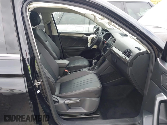 2022 Volkswagen Tiguan SE with VIN 3VV3B7AX3NM016534, listed as a IAAI auction lot 42354264 with 33,700 mi miles and . Bid and sale history available at DreamBid. Image 5.