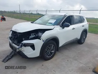2024 Nissan Rogue S z VIN 5N1BT3AA5RC726064, wystawiony jako IAAI lot #42114661 z przebiegiem 4 306 mil mil oraz . Historia ofert i sprzedaży dostępna na DreamBid. Obrazek 2.