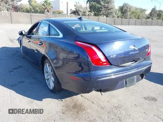 2015 Jaguar XJ with VIN SAJWA1CZ8F8V82299, listed as a IAAI auction lot 40586325 with 1 mi miles. Bid and sale history available at carsss.com. Image 3.