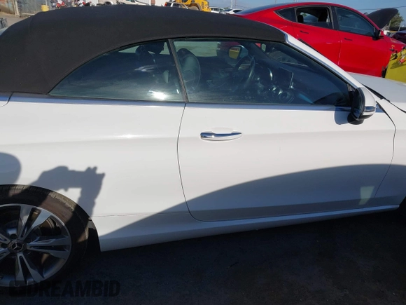 2018 Mercedes-Benz C 300 z VIN WDDWK4JB4JF617935, wystawiony jako IAAI lot #42338904 z przebiegiem 86 273 mil mil oraz . Historia ofert i sprzedaży dostępna na DreamBid. Obrazek 14.