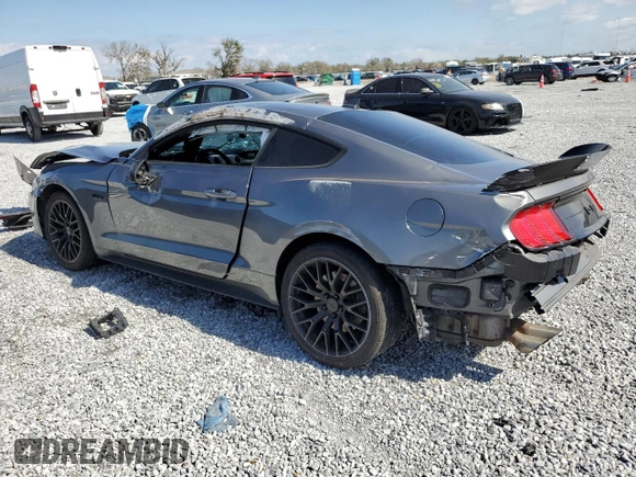 2021 Ford Mustang GT z VIN 1FA6P8CF0M5147552, wystawiony jako Copart lot #45904745 z przebiegiem Nie podano mil oraz Nie do naprawy. Historia ofert i sprzedaży dostępna na DreamBid. Obrazek 2.
