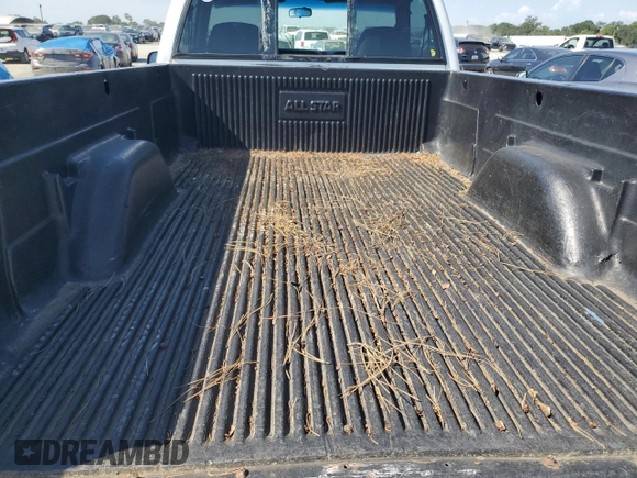 1999 GMC Sierra 1500 z VIN 1GTGC24RXXR721667, wystawiony jako Copart lot #58575985 z przebiegiem 201 752 mil mil oraz Czysty tytuł • Clean title. Historia ofert i sprzedaży dostępna na DreamBid. Obrazek 10.