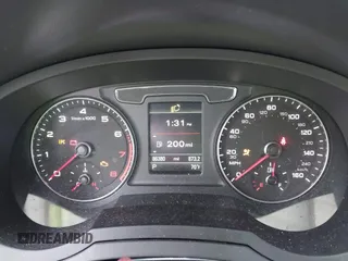 2017 Audi Q3 Prestige z VIN WA1GCCFS1HR005371, wystawiony jako IAAI lot #41991188 z przebiegiem 86 380 mil mil oraz . Historia ofert i sprzedaży dostępna na DreamBid. Obrazek 7.