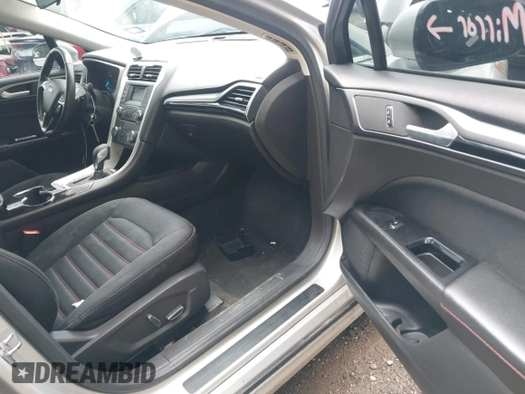 2016 Ford Fusion SE with VIN 3FA6P0H99GR269400, listed as a IAAI auction lot 42419619 with 165,719 mi miles and . Bid and sale history available at DreamBid. Image 5.