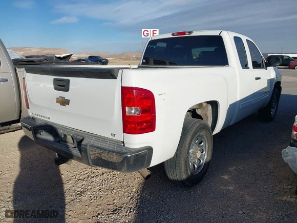 2009 Chevrolet Silverado 1500 LT with VIN 2GCEC29C891119700, listed as a IAAI auction lot 41659871 with 210,809 mi miles. Bid and sale history available at carsss.com. Image 4.